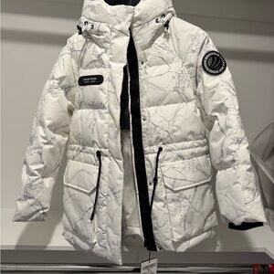 Stylish White Ski Jacket with Black Accents